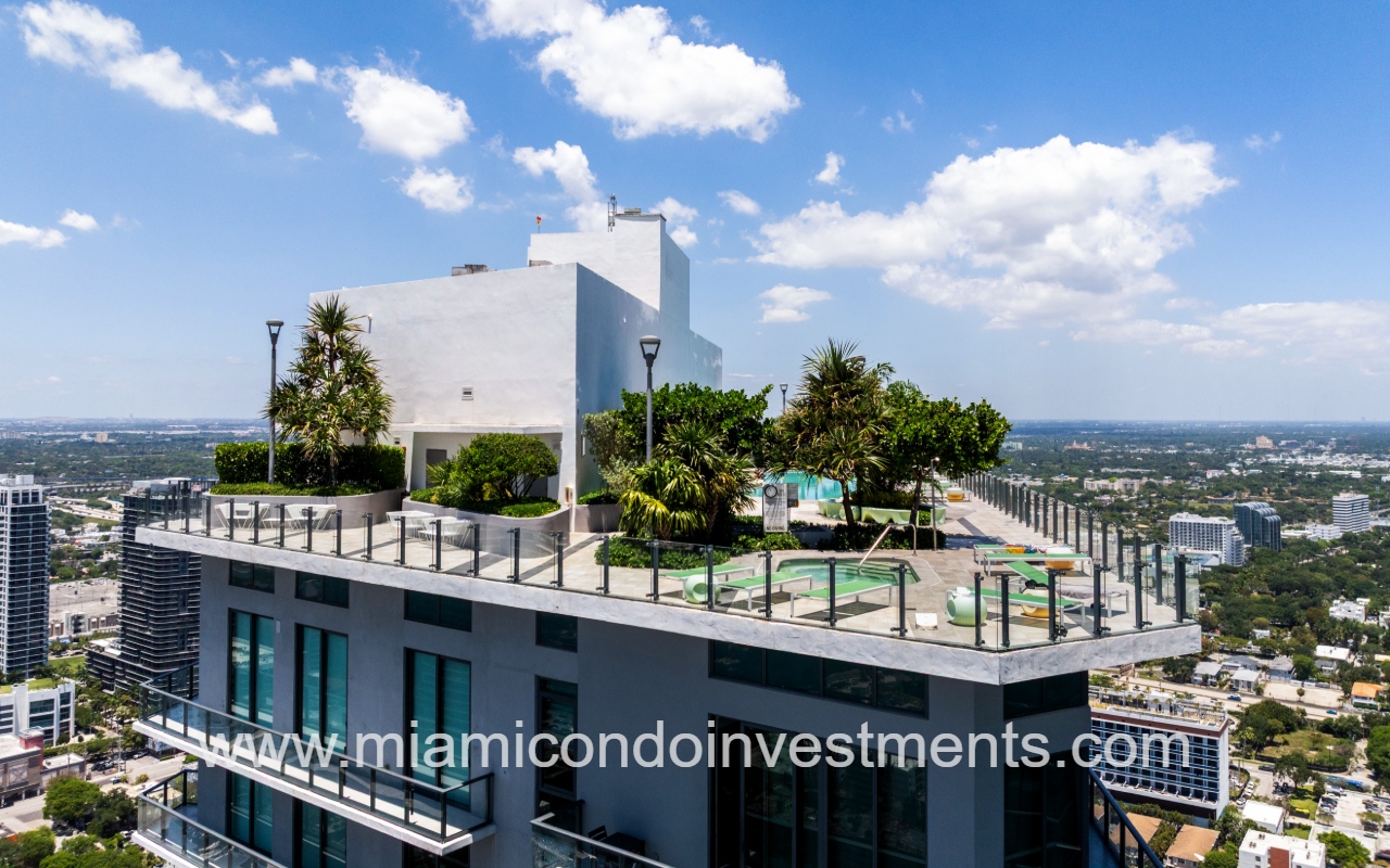 Paraiso Bayviews drone view of condo building rooftop