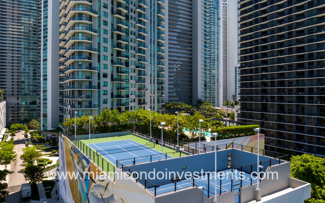 Paraiso Bayviews drone angle closeup of tennis and paddle courts