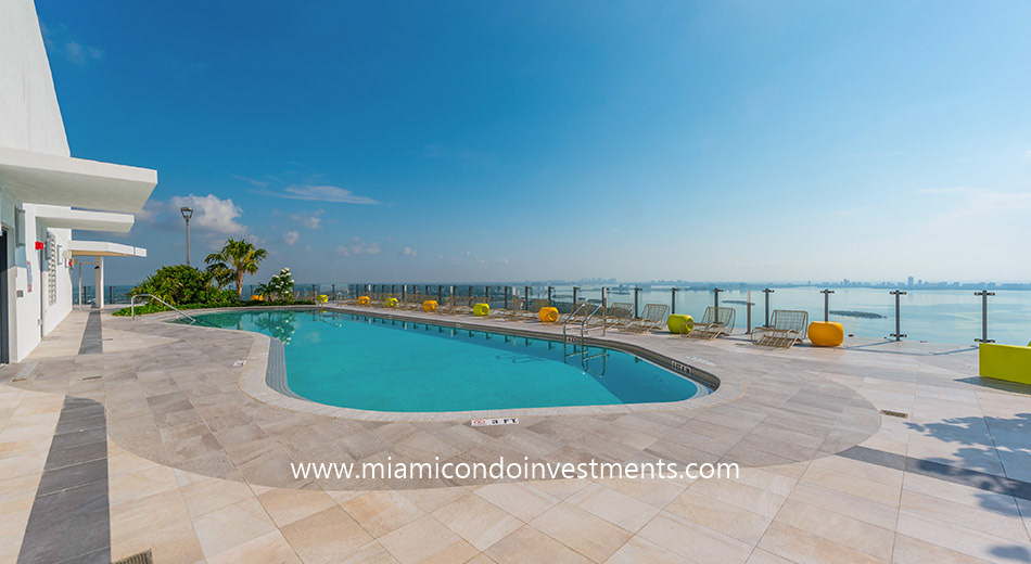 rooftop pool at Paraiso Bayviews