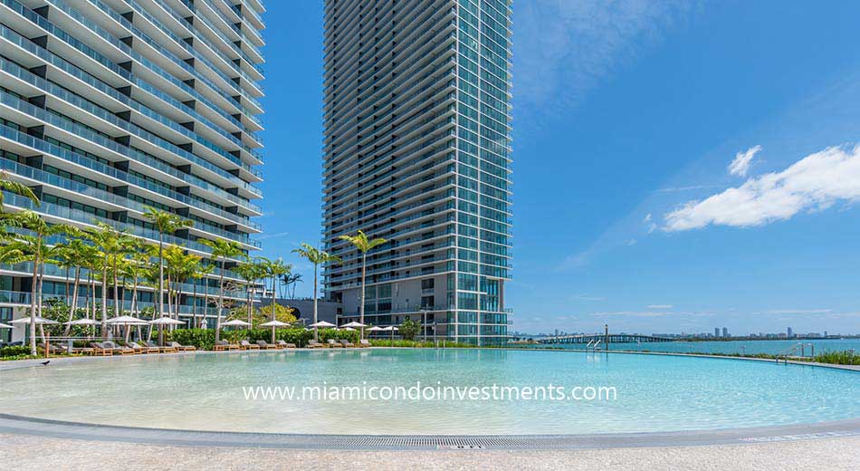 Paraiso Bay and GranParaiso pool deck