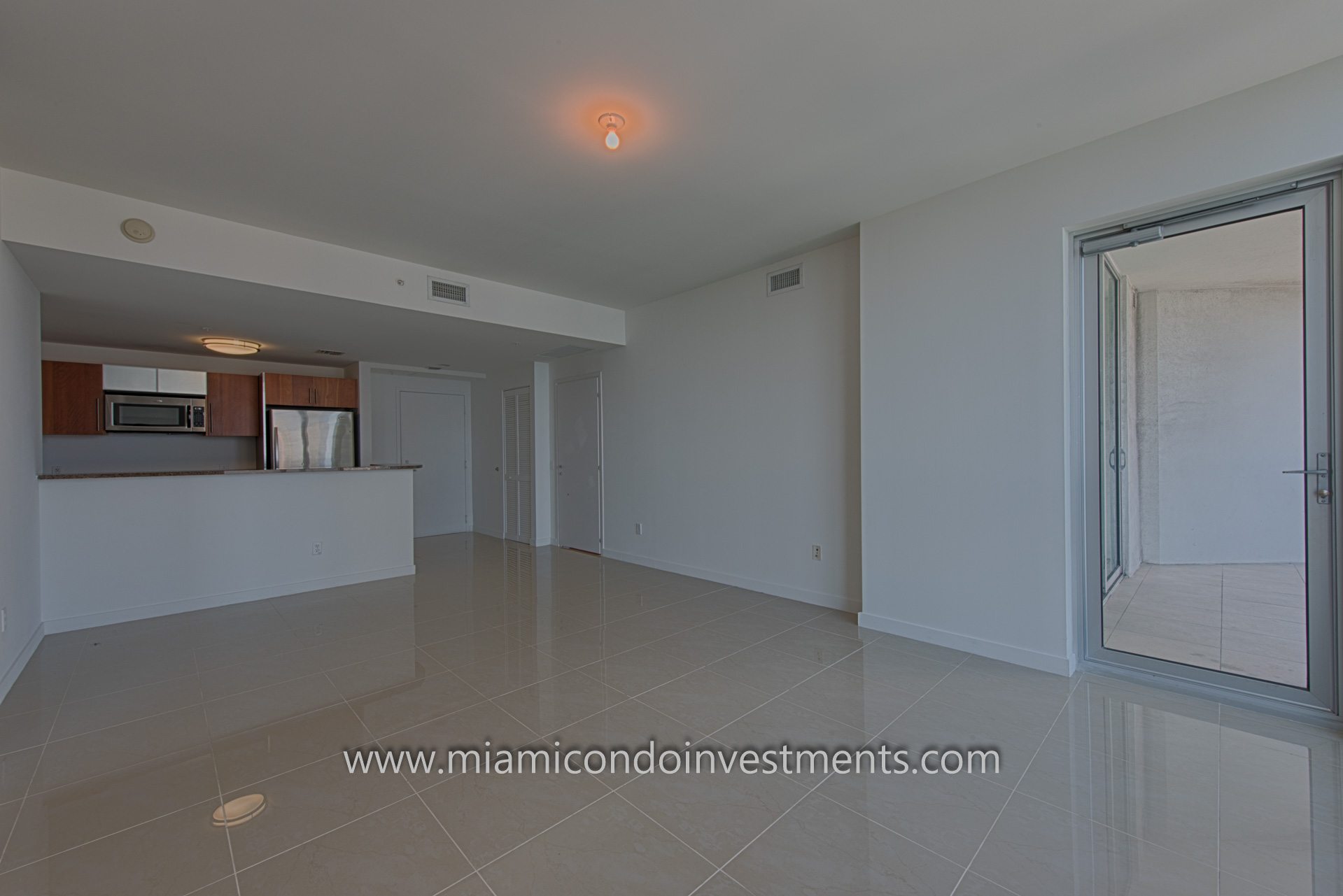 Met 1 living room and kitchen Met 1 living room and kitchen