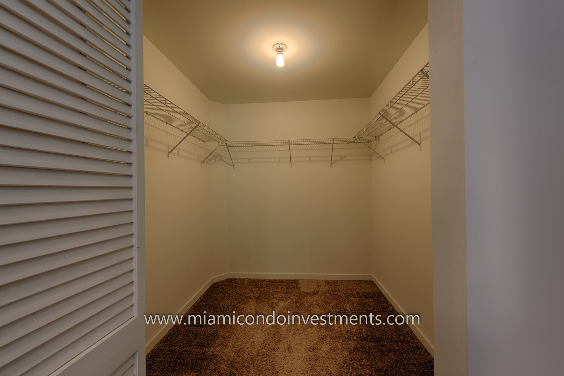 walk-in closet walk-in closet