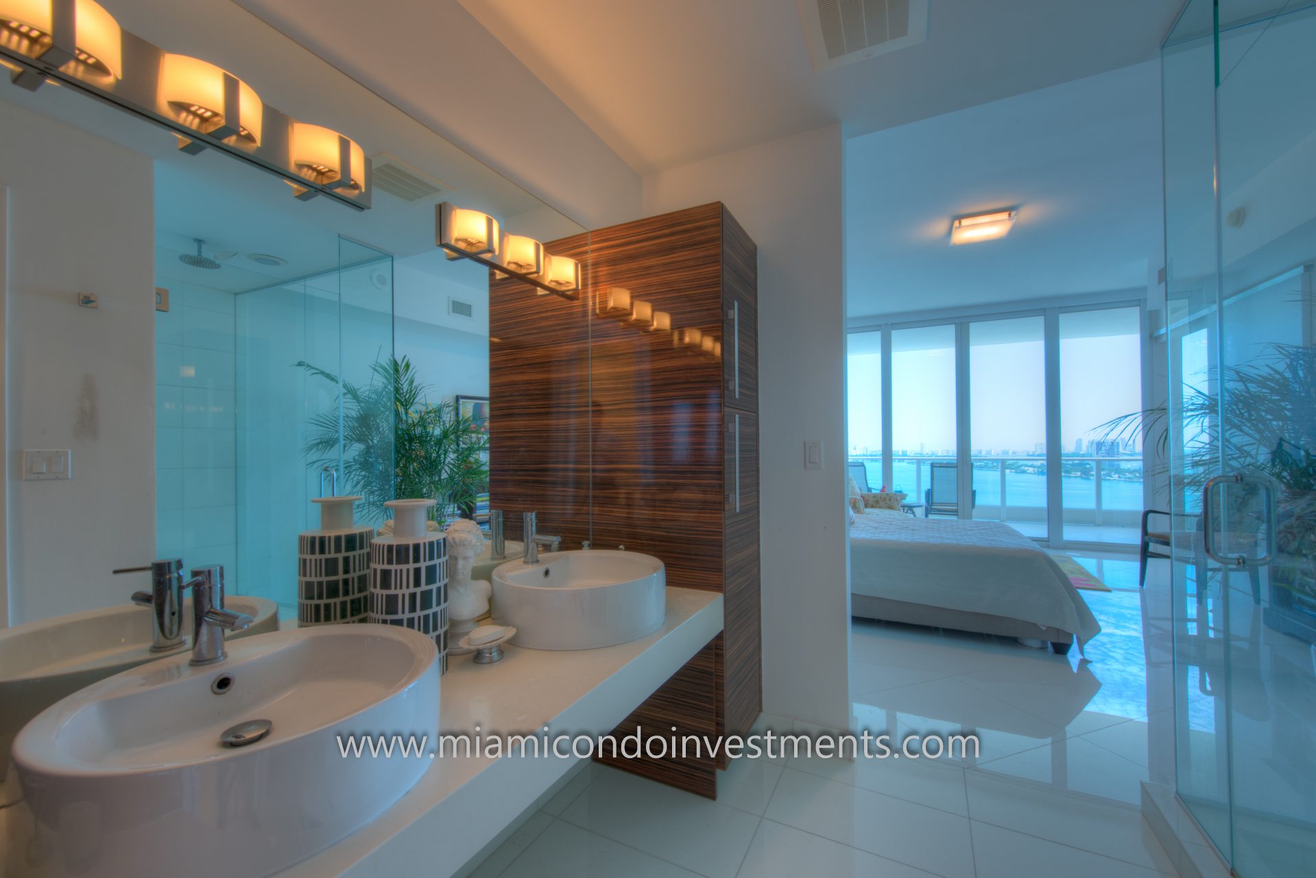 Direct bay view from master bathroom Direct bay view from master bathroom