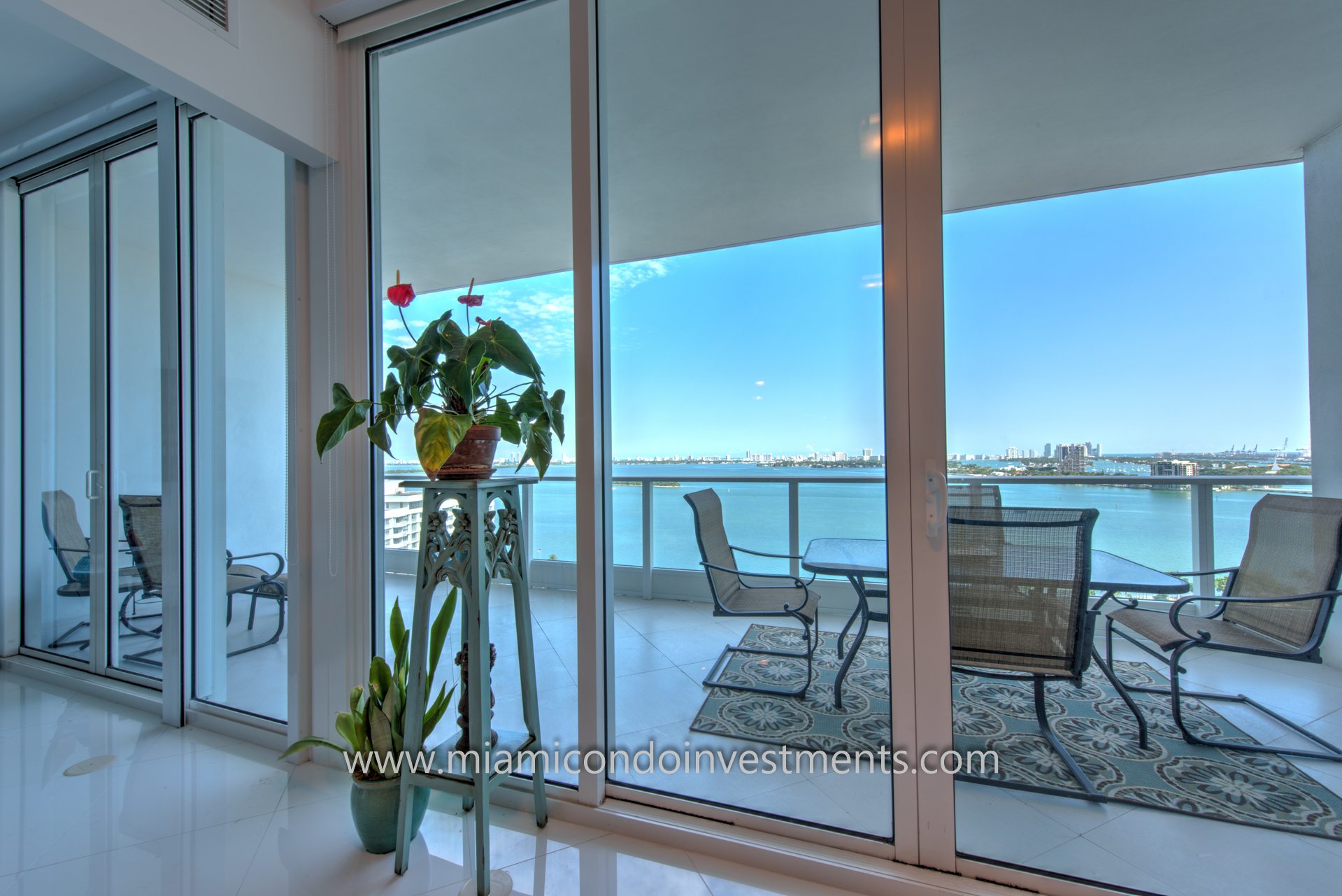 Direct bay views from Paramount Bay condo in Miami Direct bay views from Paramount Bay condo in Miami