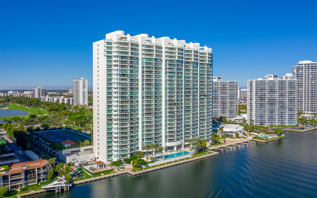 Hamptons South Condos | Sales & Rentals