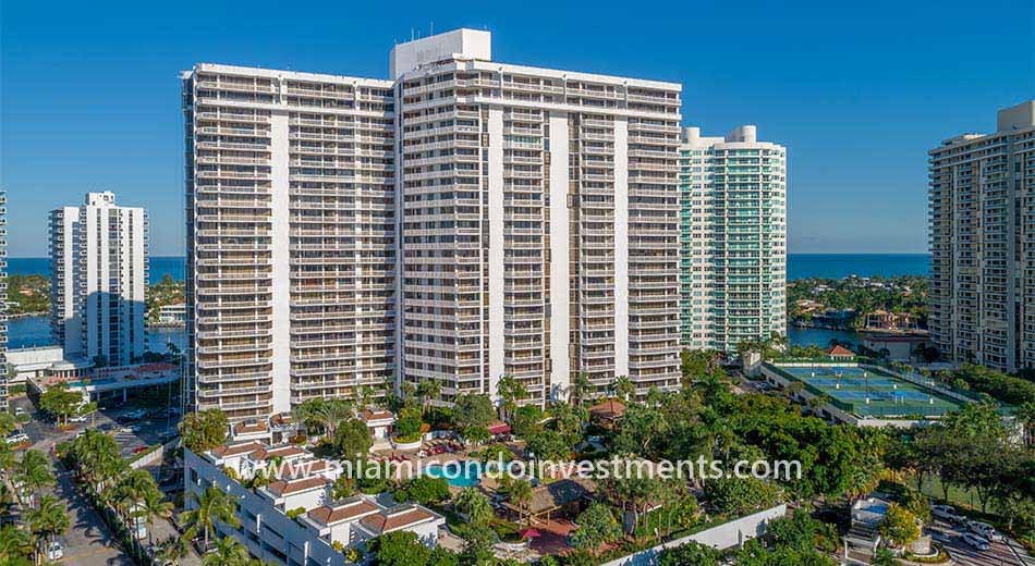 Hamptons West Aventura condos