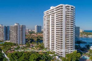 20281 E Country Club Dr Aventura