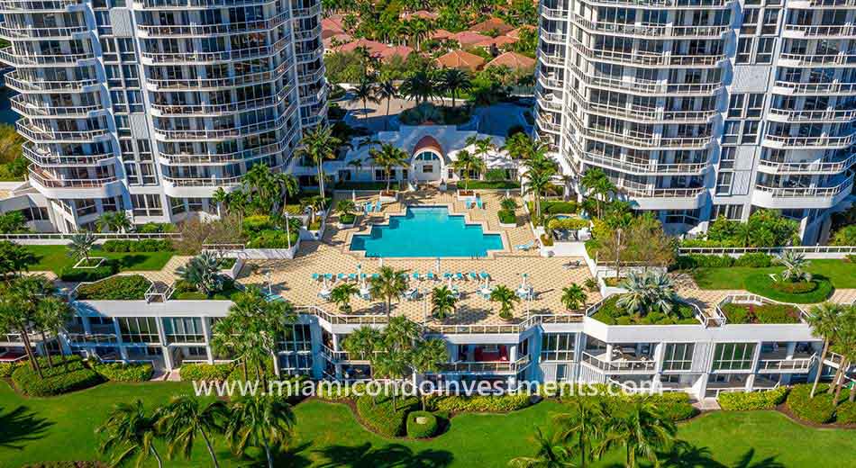 One Island Place pool deck