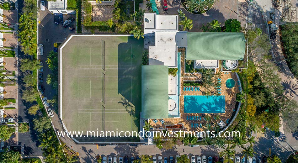 Peninsula 1 tennis court and pool