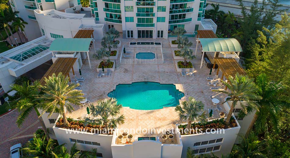 the parc at turnberry isles pool deck