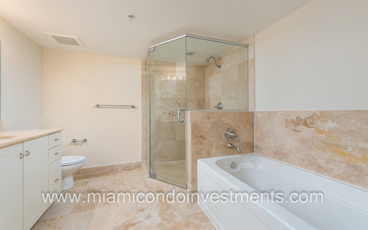 Gables Marquis master bathroom