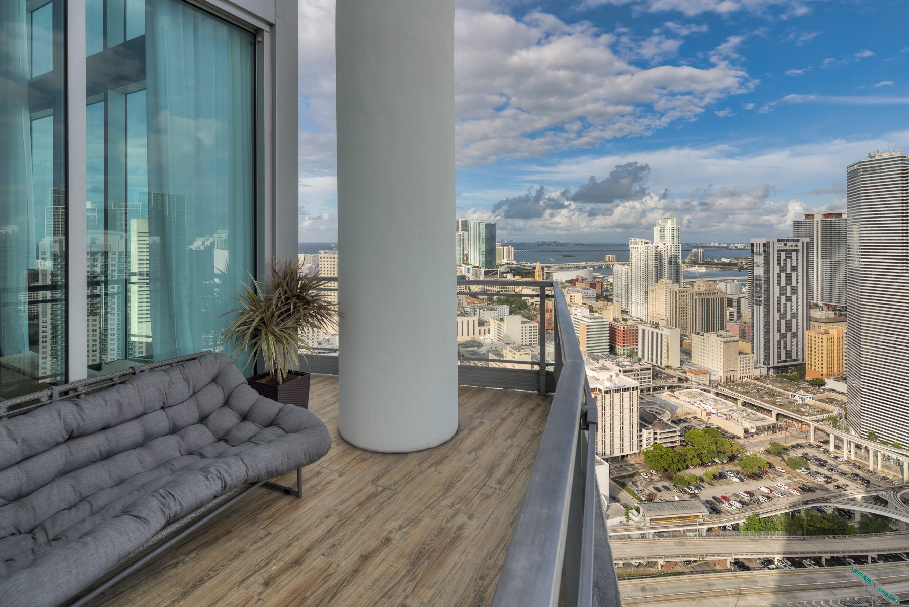 Ivy at Riverfront Penthouse 5