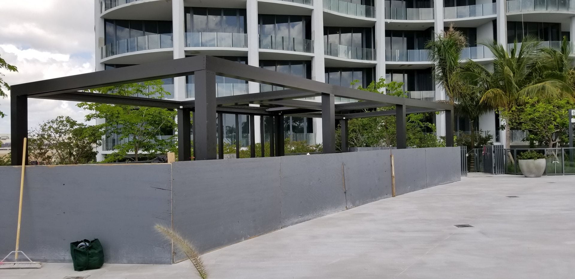 poolside bar and cafe at Park Grove