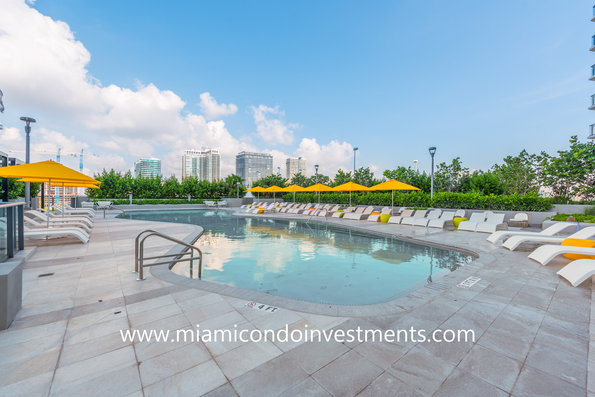 Paraiso Bayviews sunset pool