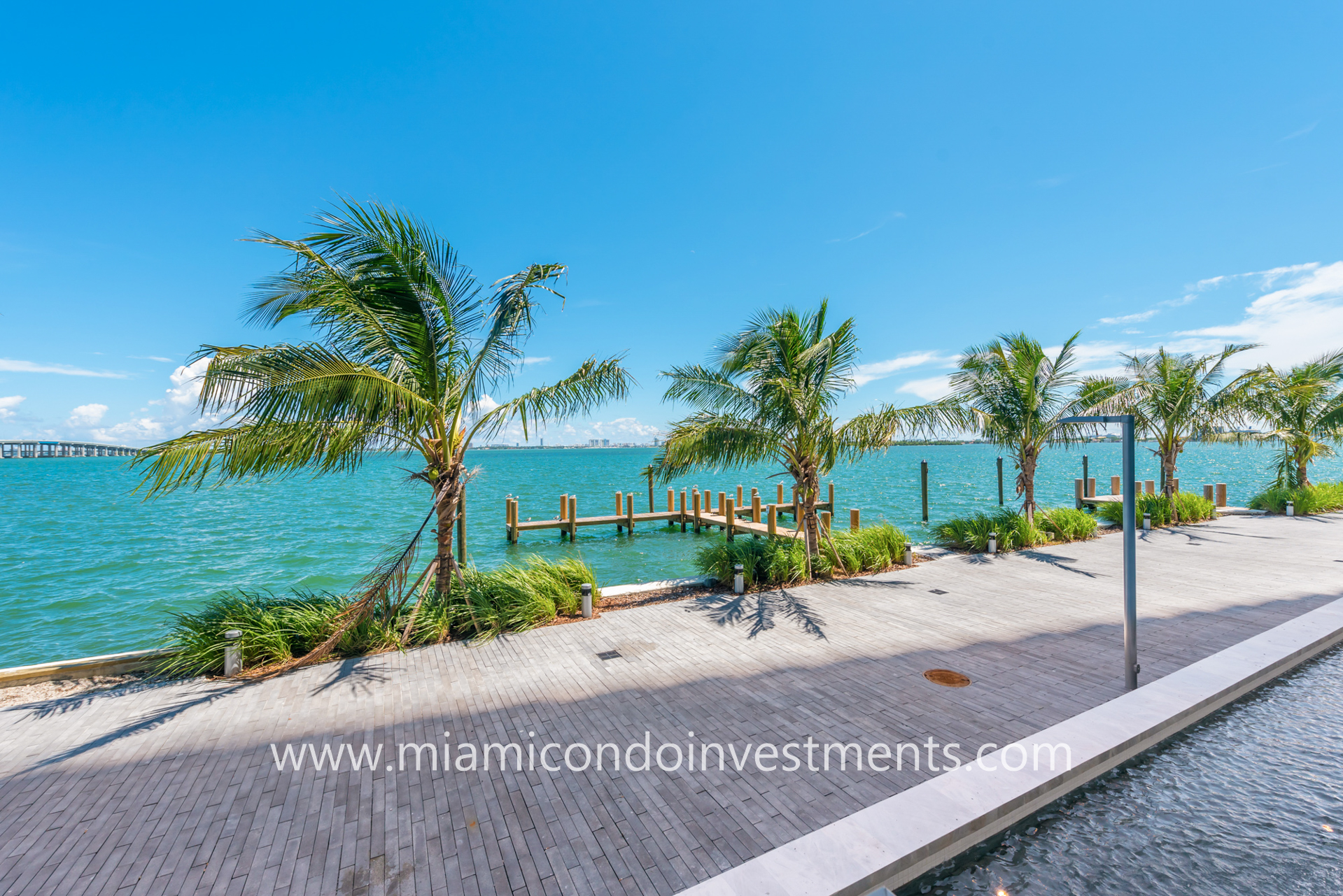 baywalk in front of One Paraiso