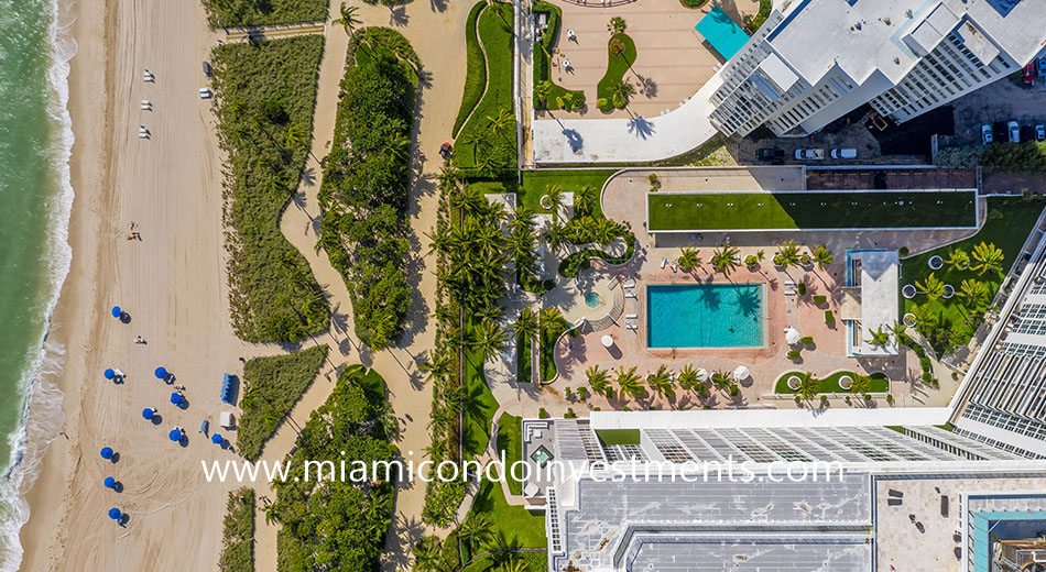 aerial view of the Harbour House pool deck and beach