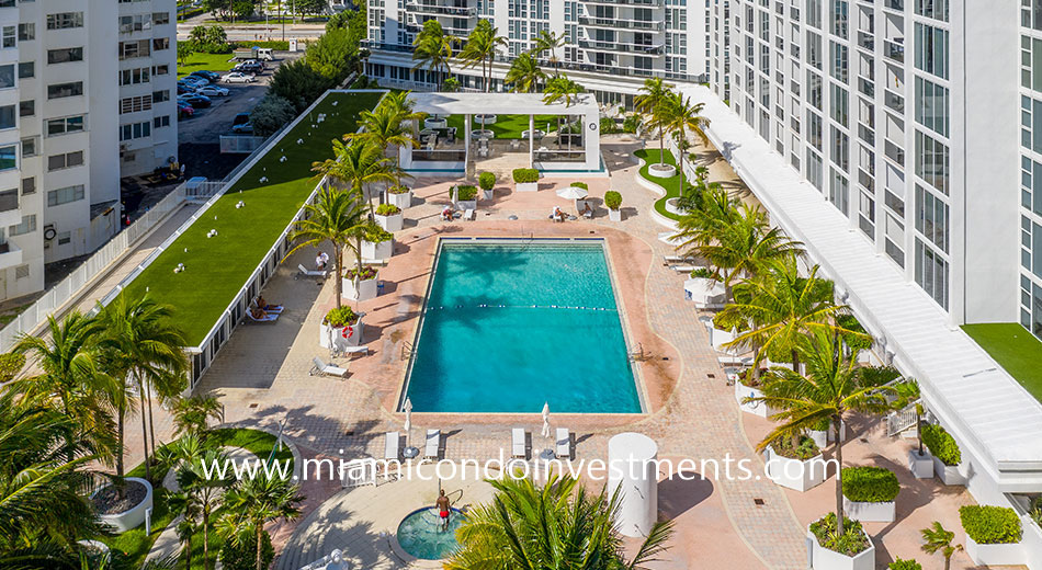 Harbour House swimming pool