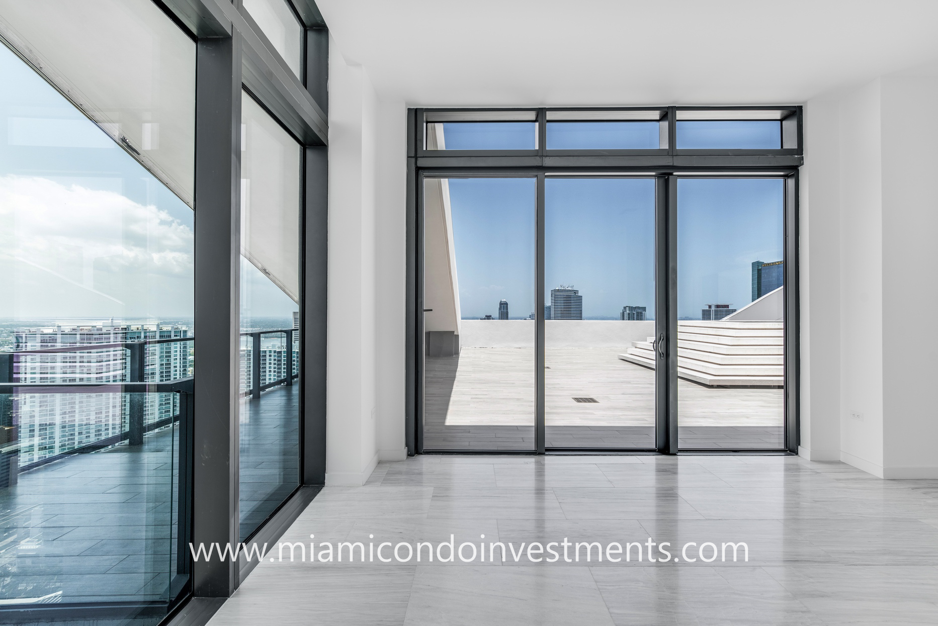 master bedroom with rooftop terrace and jacuzzi