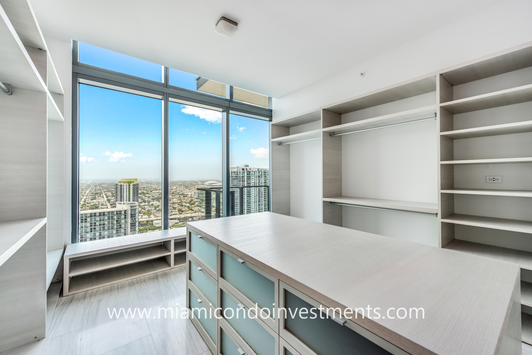 walk-in closet with window