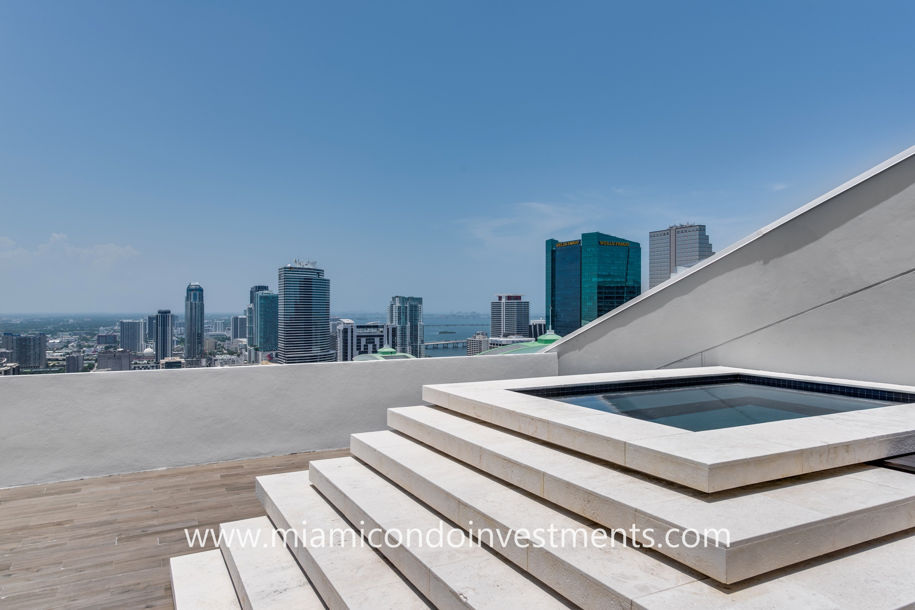 downtown miami views from rooftop Jacuzzi