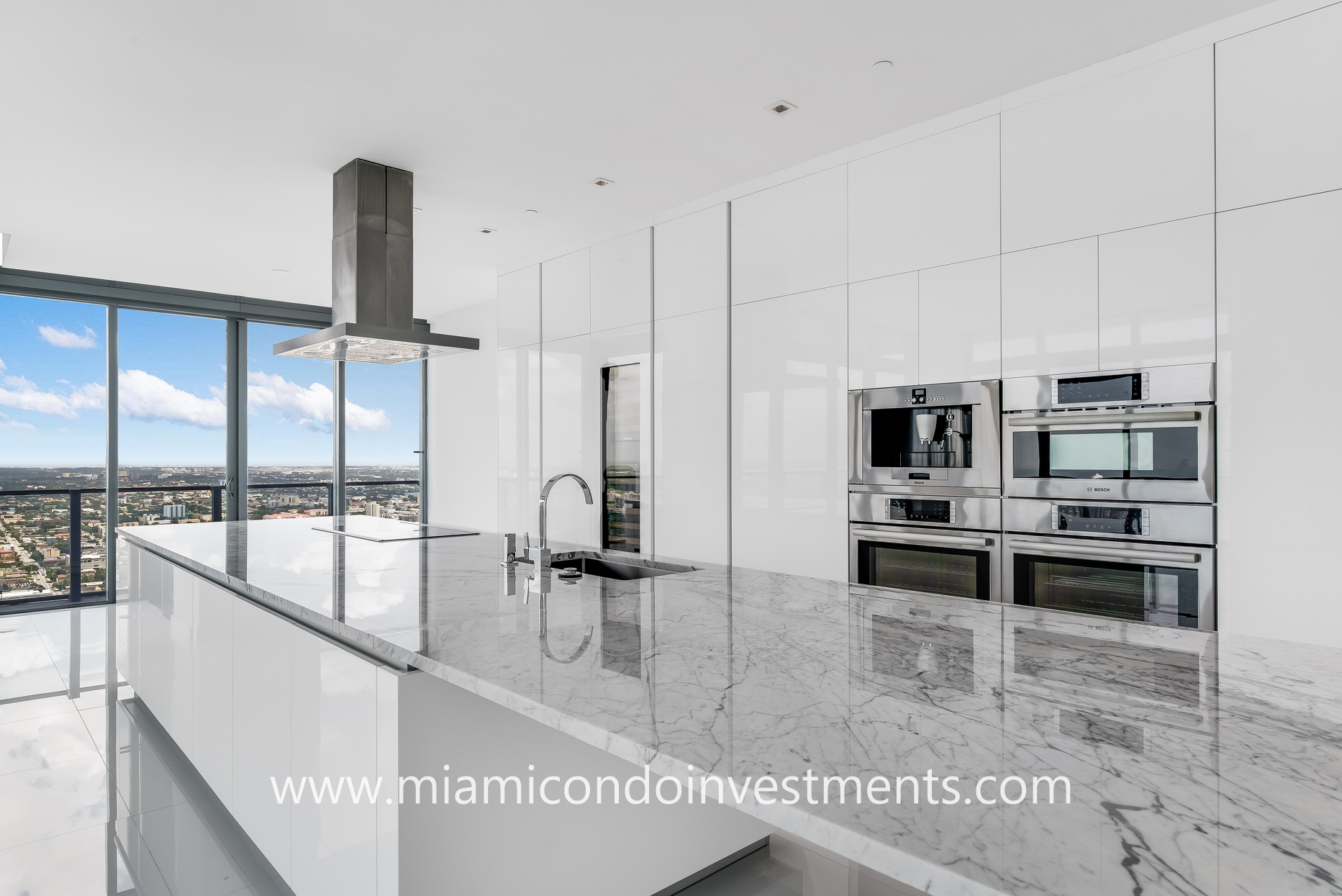 luxury kitchen at Rise Brickell City Centre