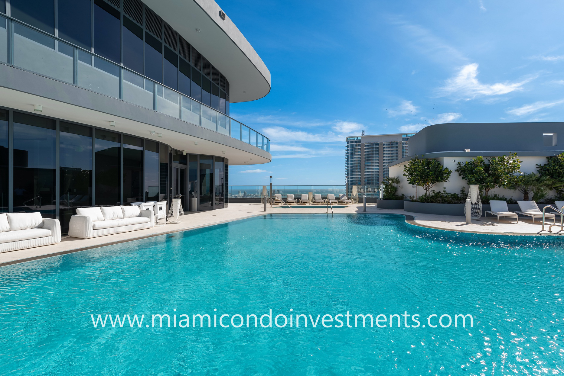 Brickell Flatiron rooftop pool