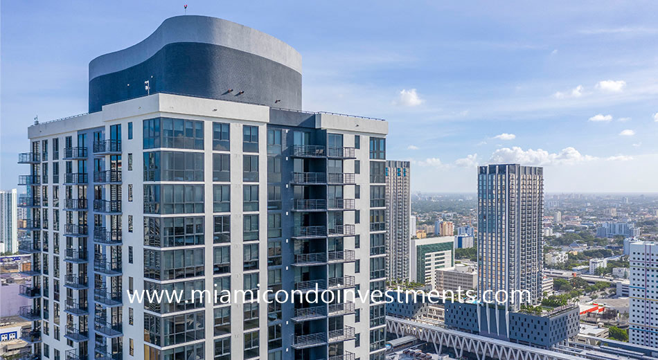 Caoba Downtown Miami Highrise Luxury Apartments View of City in Background  Stock Photo - Image of modern, architecture: 162140602