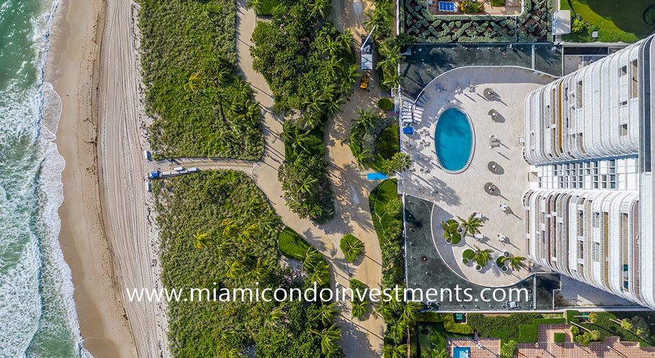 aerial view of the Bal Harbour 101 pool deck