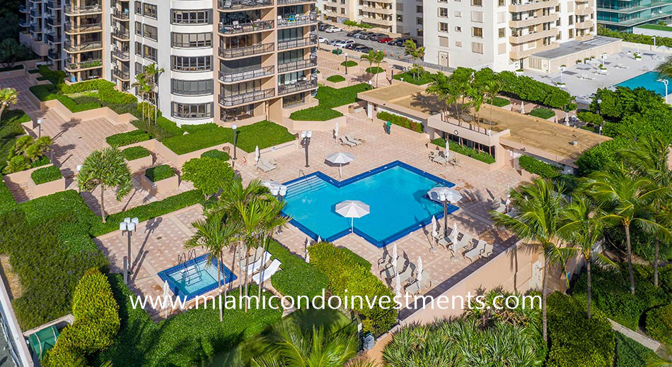 Tiffany of Bal Harbour pool deck