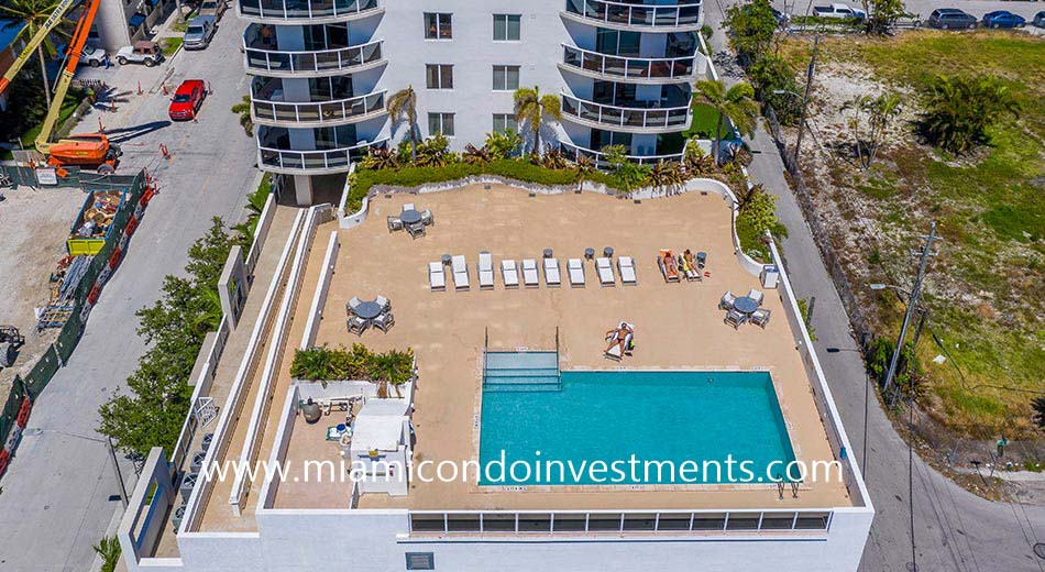 23 Biscayne Bay pool deck