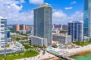 La Perla 16699 Collins Avenue