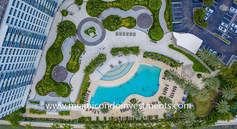 Flamingo South Beach pool deck