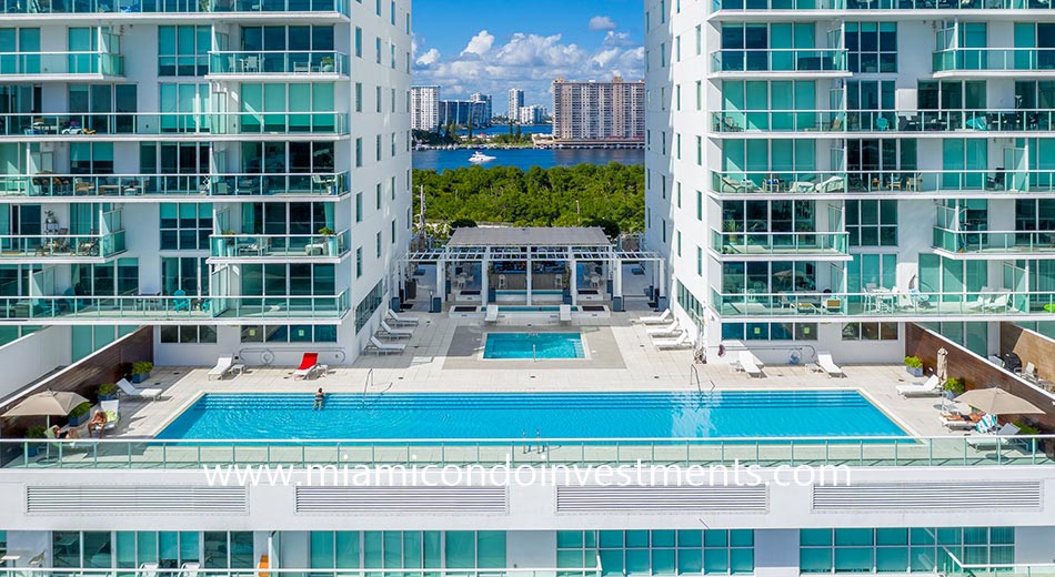 400 Sunny Isles pool and hot tub