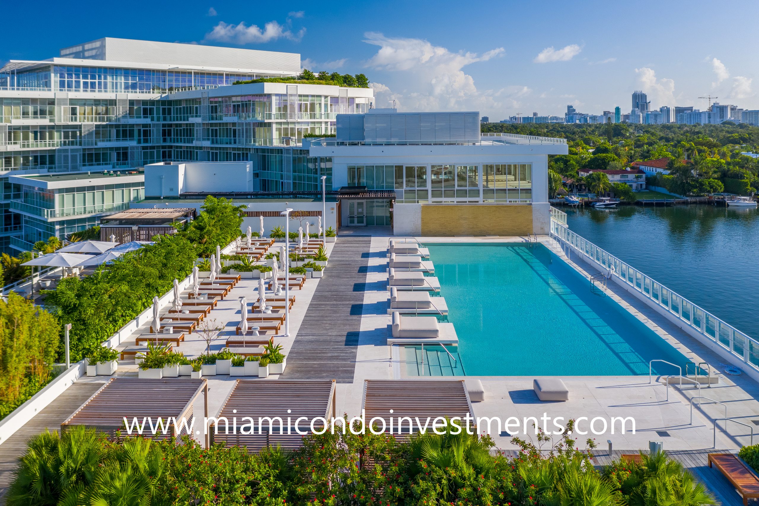 aerial view of Ritz-Carlton Residences Miami Beach pool deck