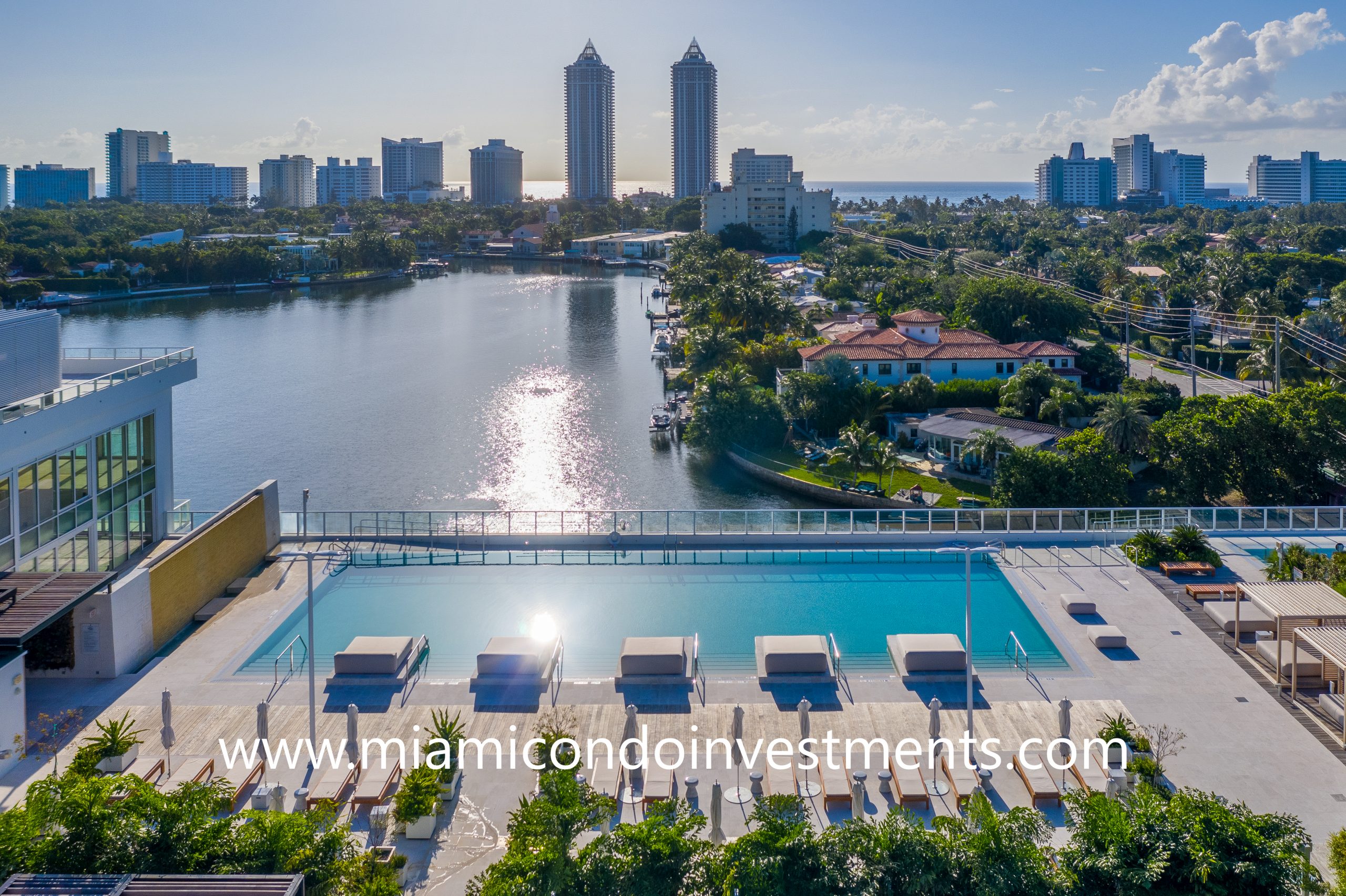 aerial view of Ritz-Carlton Residences Miami Beach pool deck