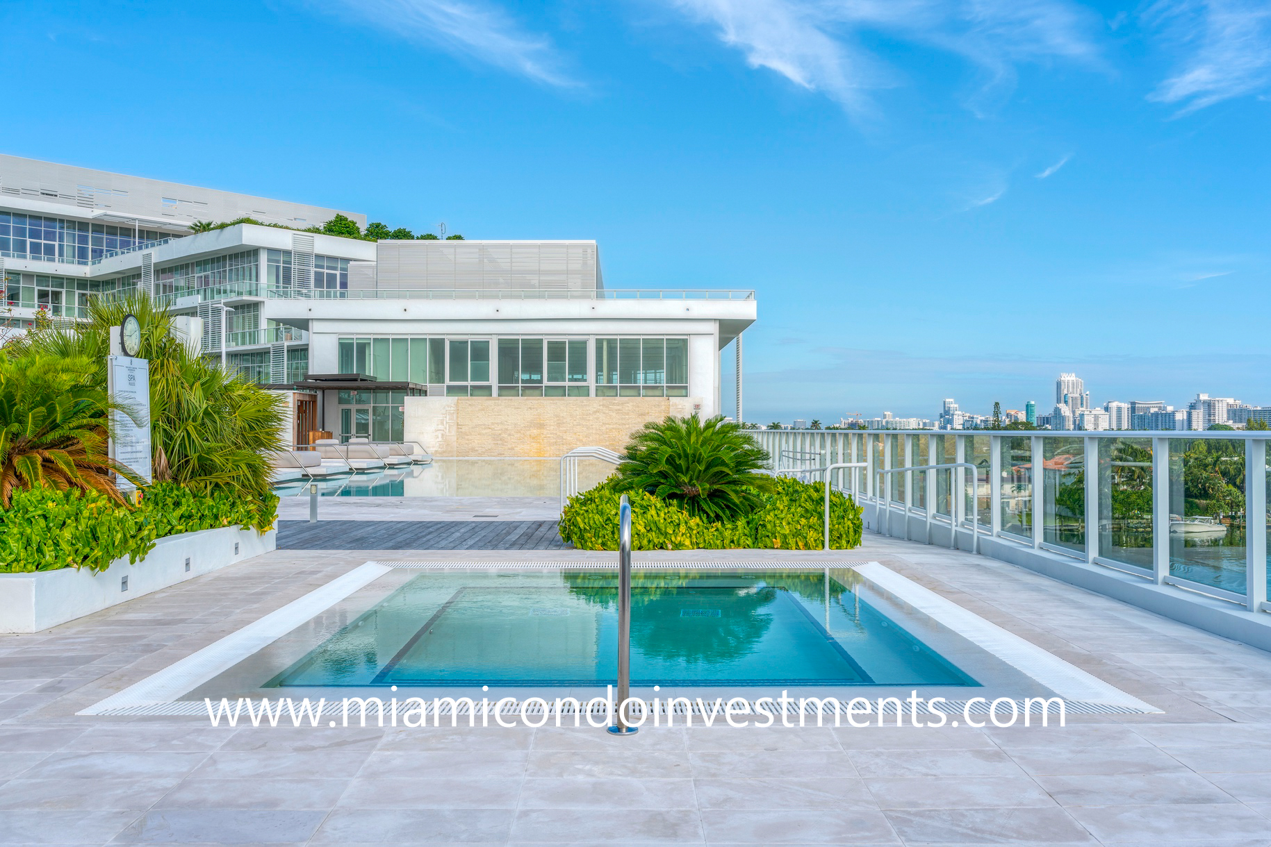 Ritz-Carlton Residences Miami Beach hot tub