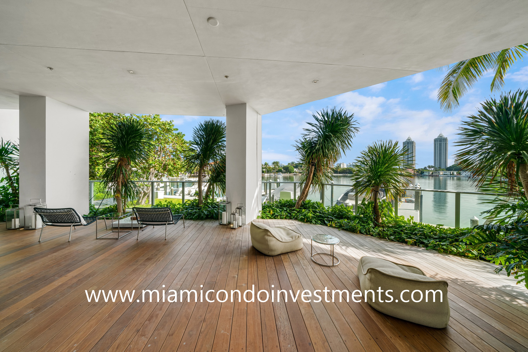 Ritz-Carlton Residences Miami Beach deck