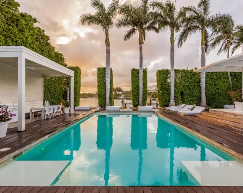 Cabana and pool photo overlooking Miami's Biscayne Bay.