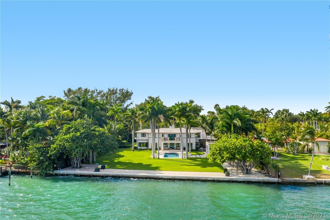 Dave Portnoy Buys Bayfront Mansion