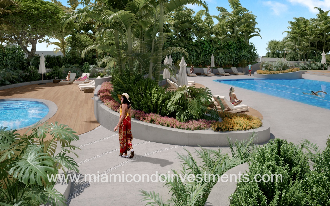 Aria Reserve North condominium building whirlpool and lap pool area