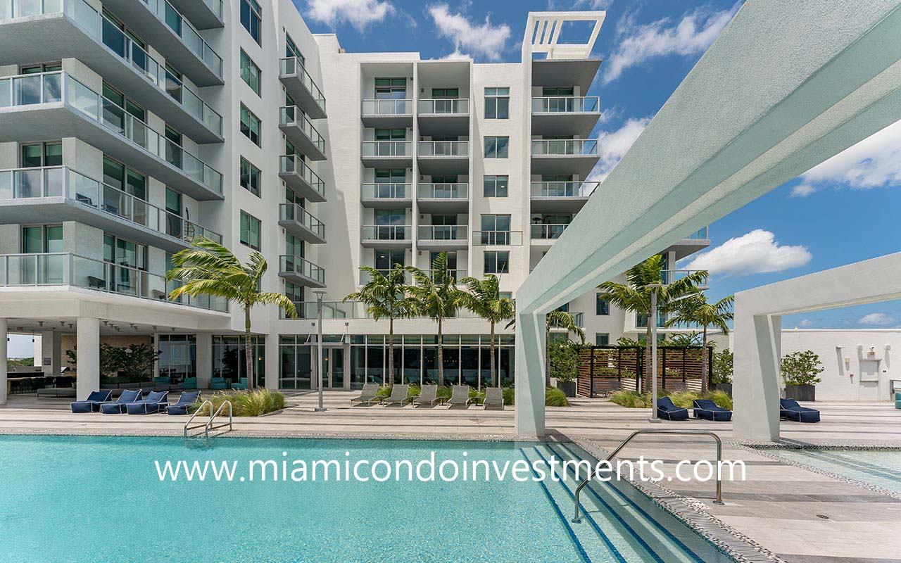 pool deck at Quadro Residences