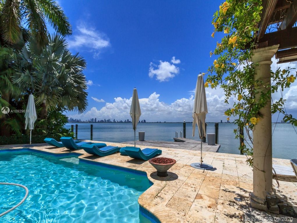 North Bay Road Waterfront Mansion North Bay Road Waterfront Mansion