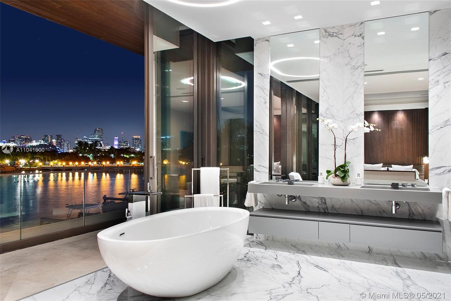 Master Bathroom in Hibiscus Island Mansion