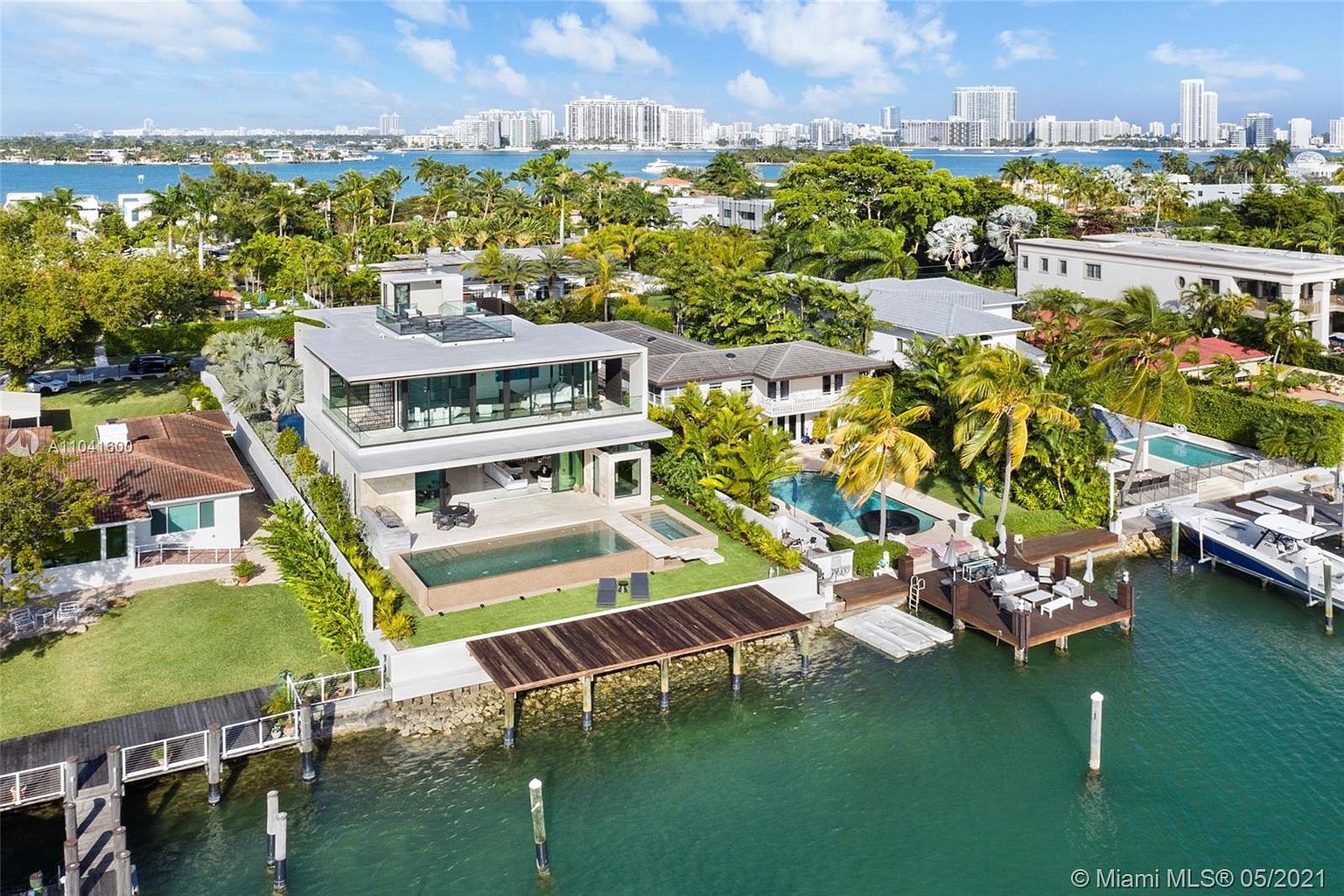 Hibiscus Island Waterfront Mansion Hibiscus Island Waterfront Mansion