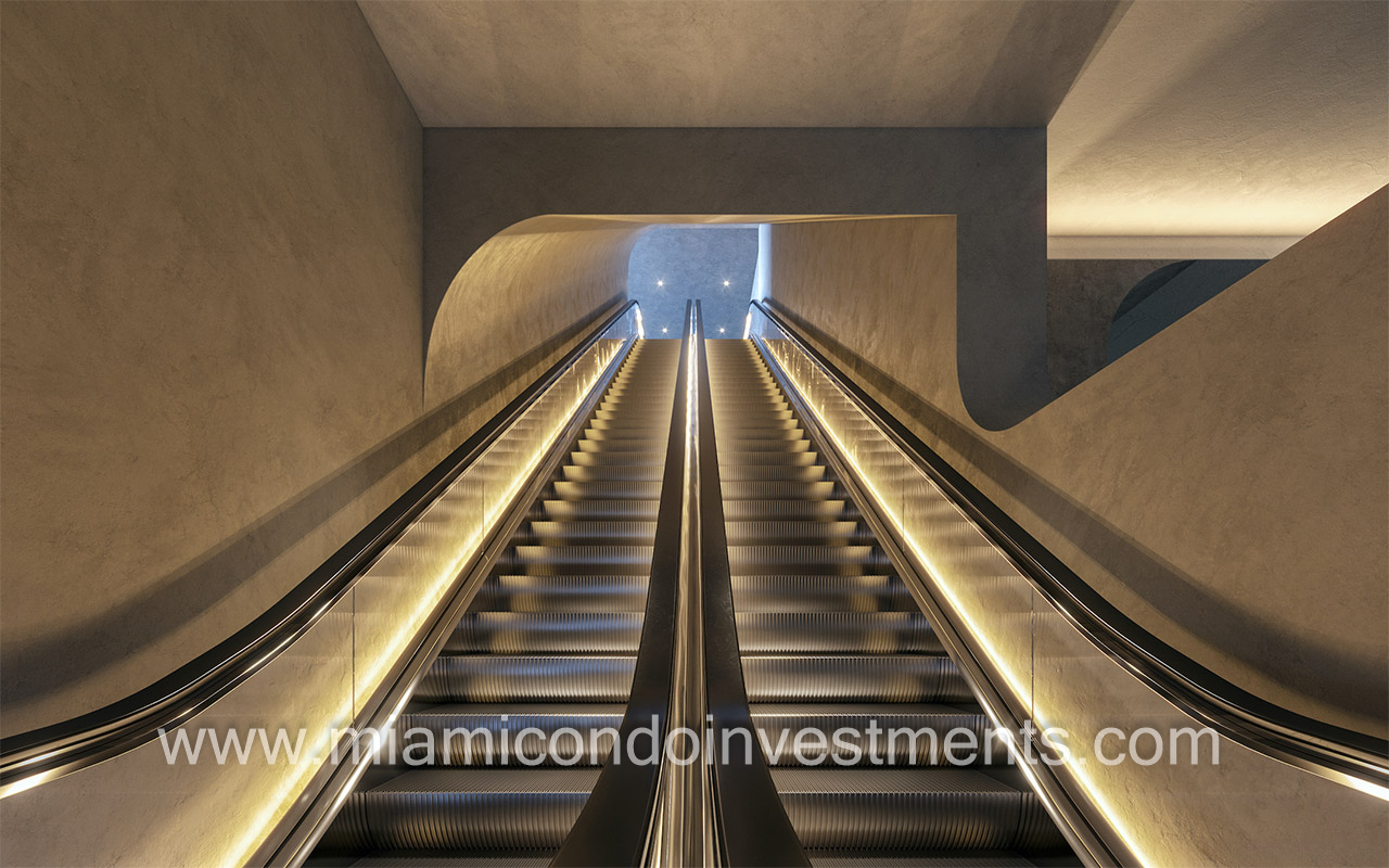 escalator to Lofty Lounge