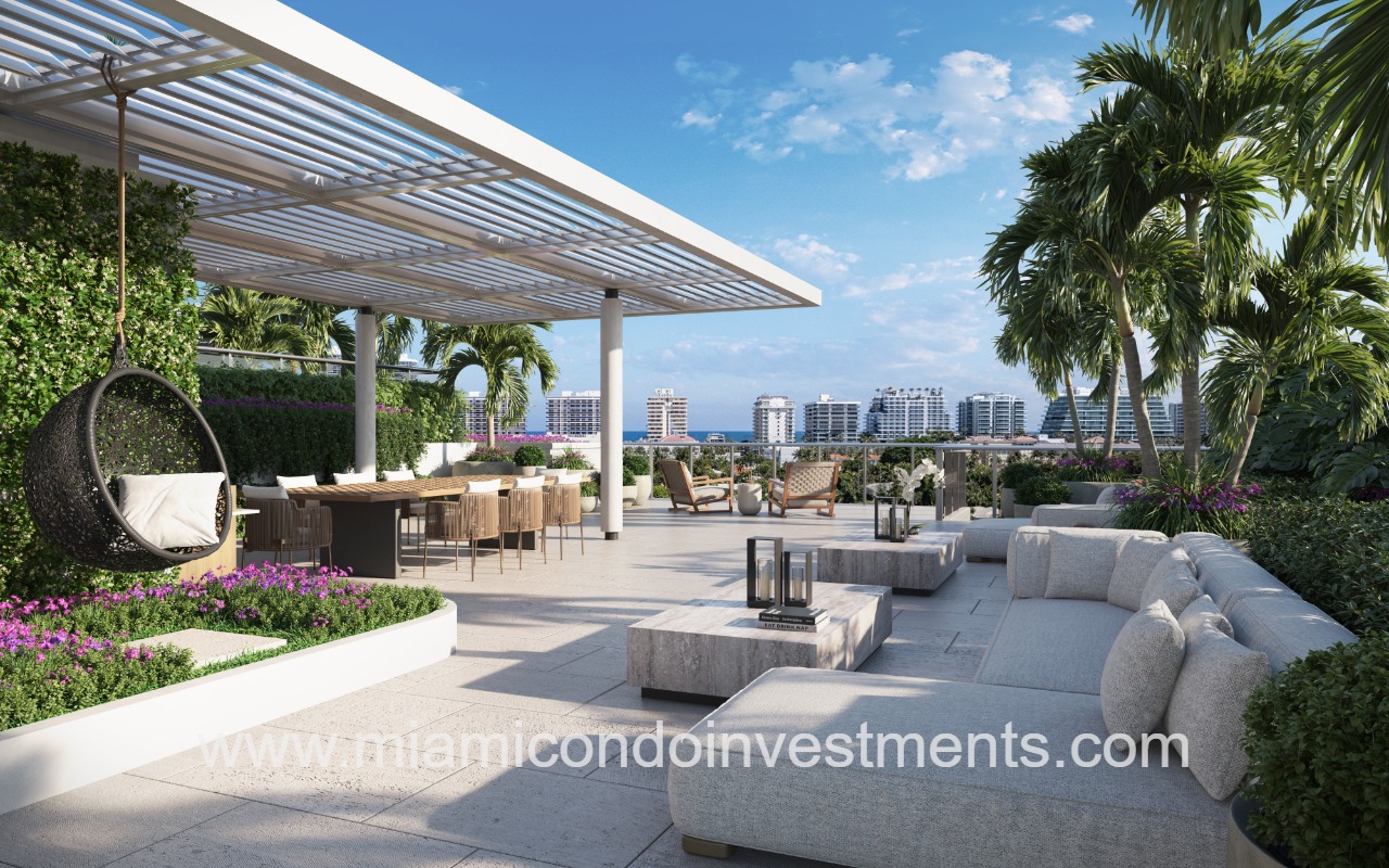 La Baia North rooftop adult area