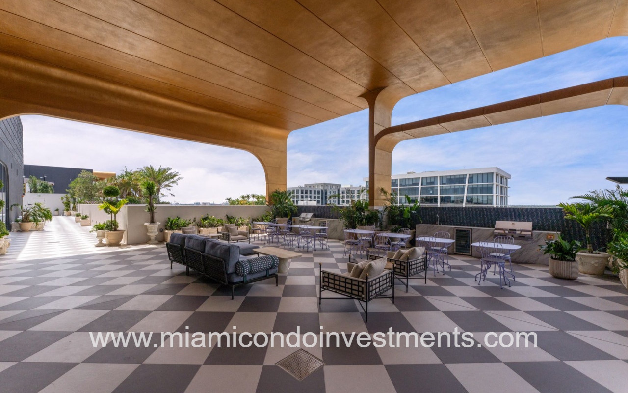NoMad Wynwood rooftop grilling area
