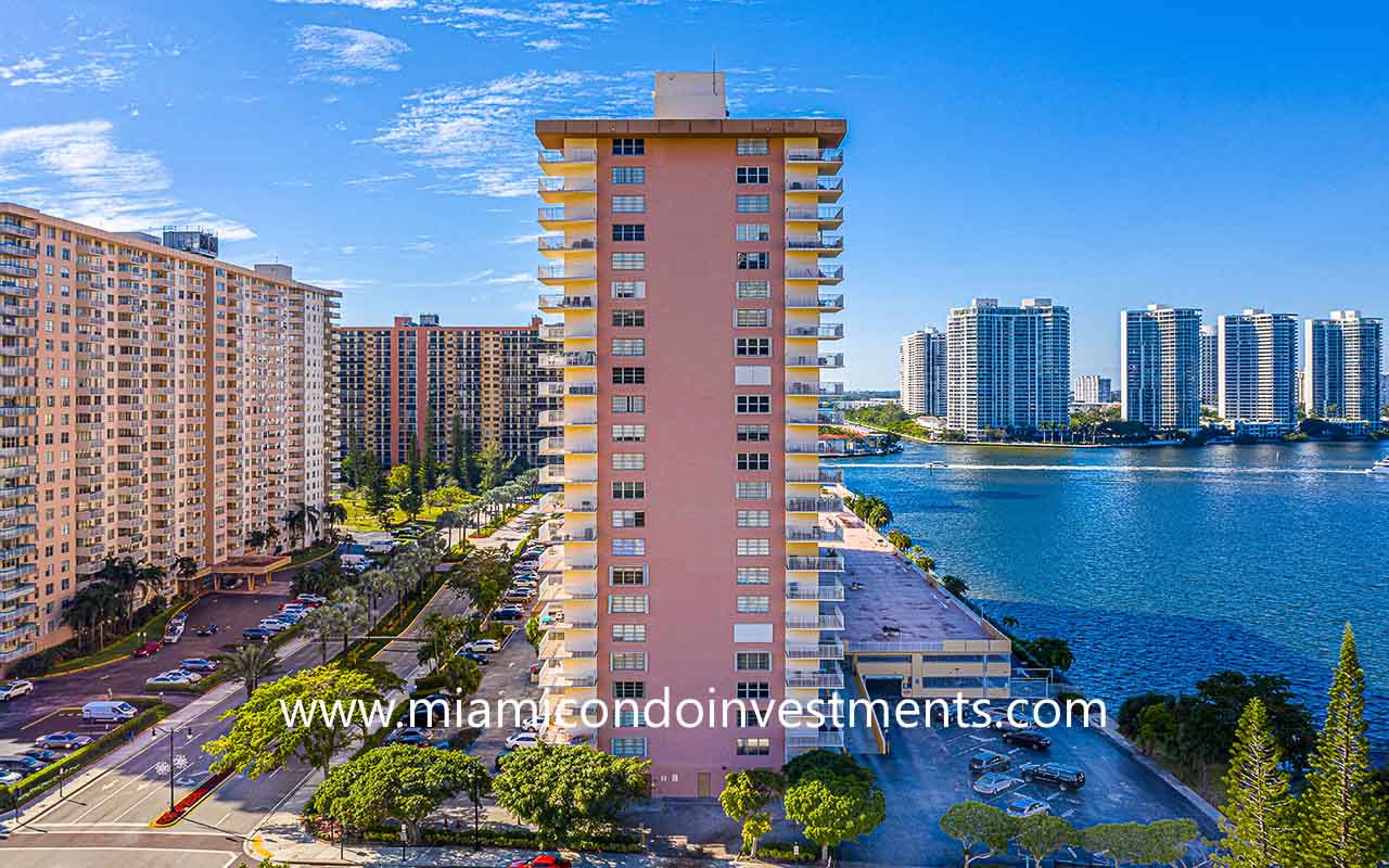 Winston 200-251 NE 174th Street Sunny Isles Beach