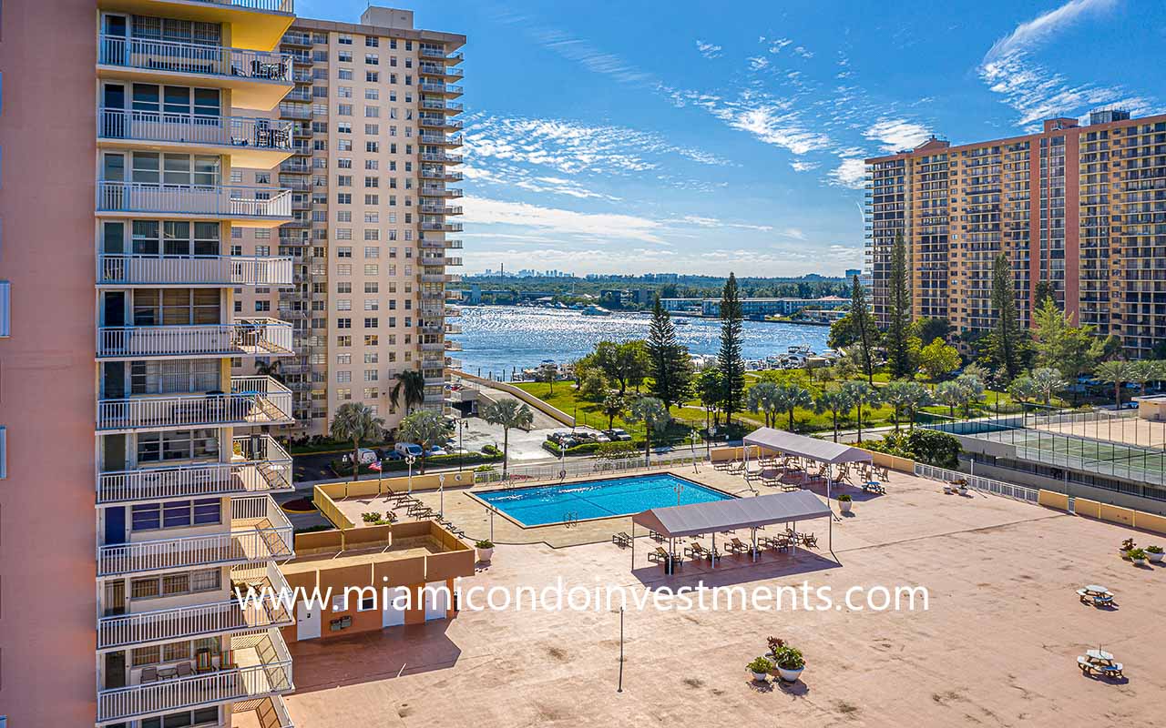 Winston 200 Pool Deck and Water View