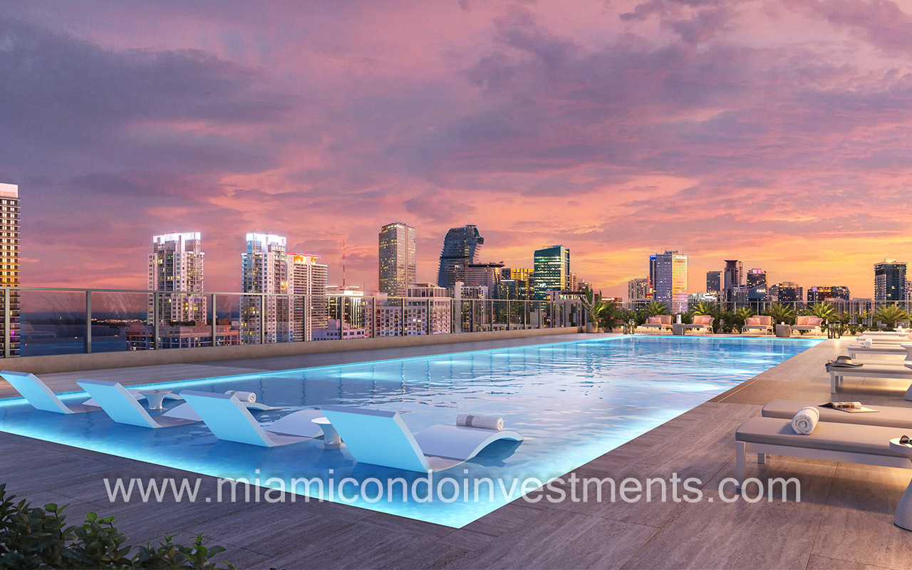 600 Miami Worldcenter pool